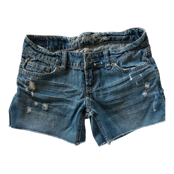 AEO Distressed Cut-Off Shorts - Picture 1 of 13